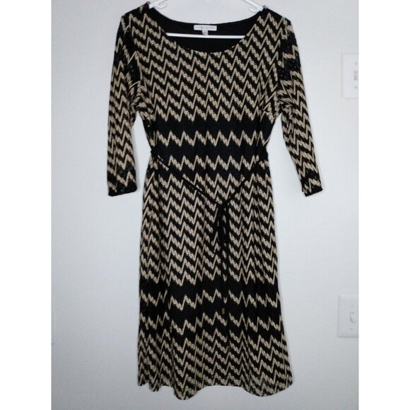 Sandra Darren Dresses & Skirts - Sandra Darren Sz 8 Sweater Dress Sheath Black Gold Zigzag 3/4 Sleeve Knee Length
